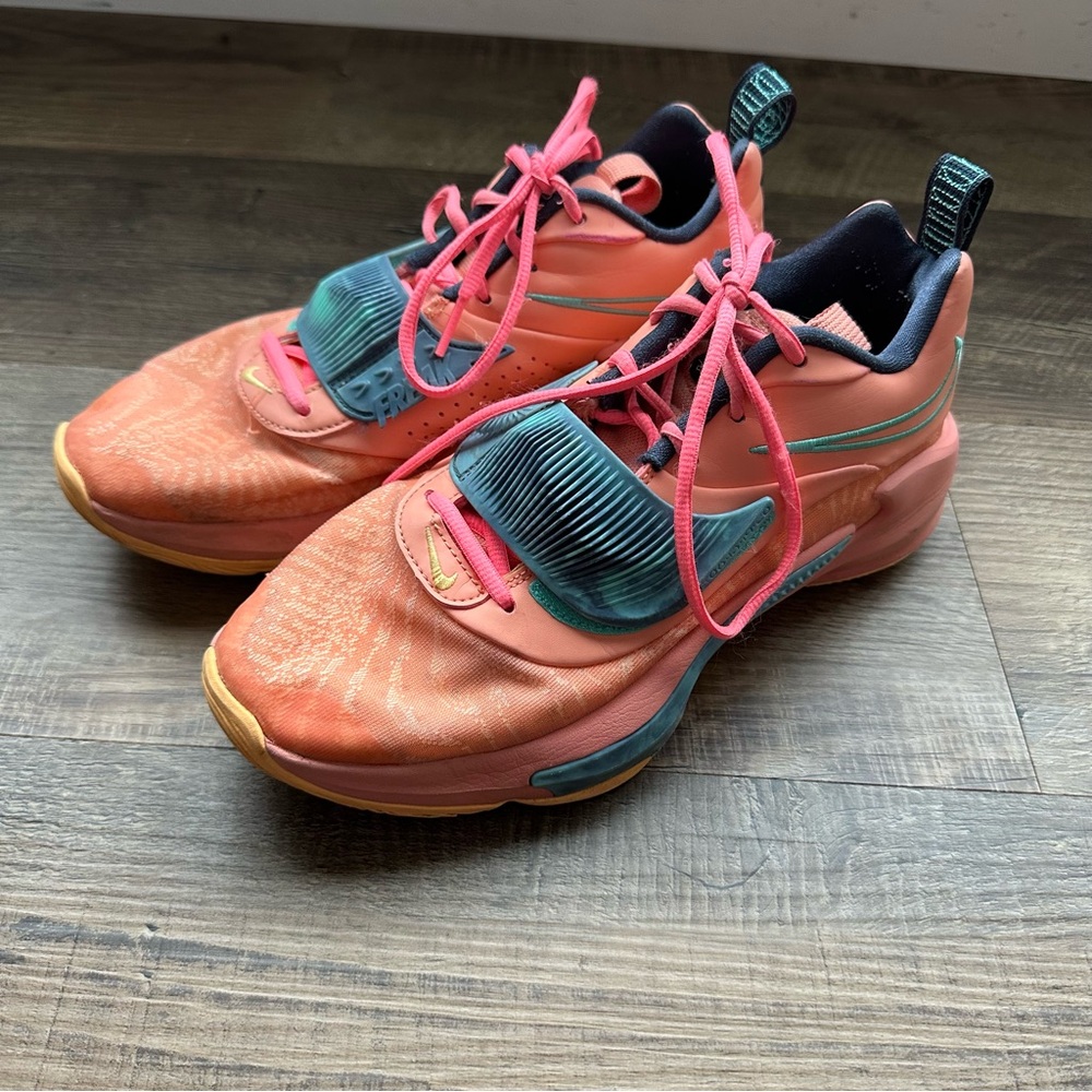 Nike zoom freak 3 crimson bliss